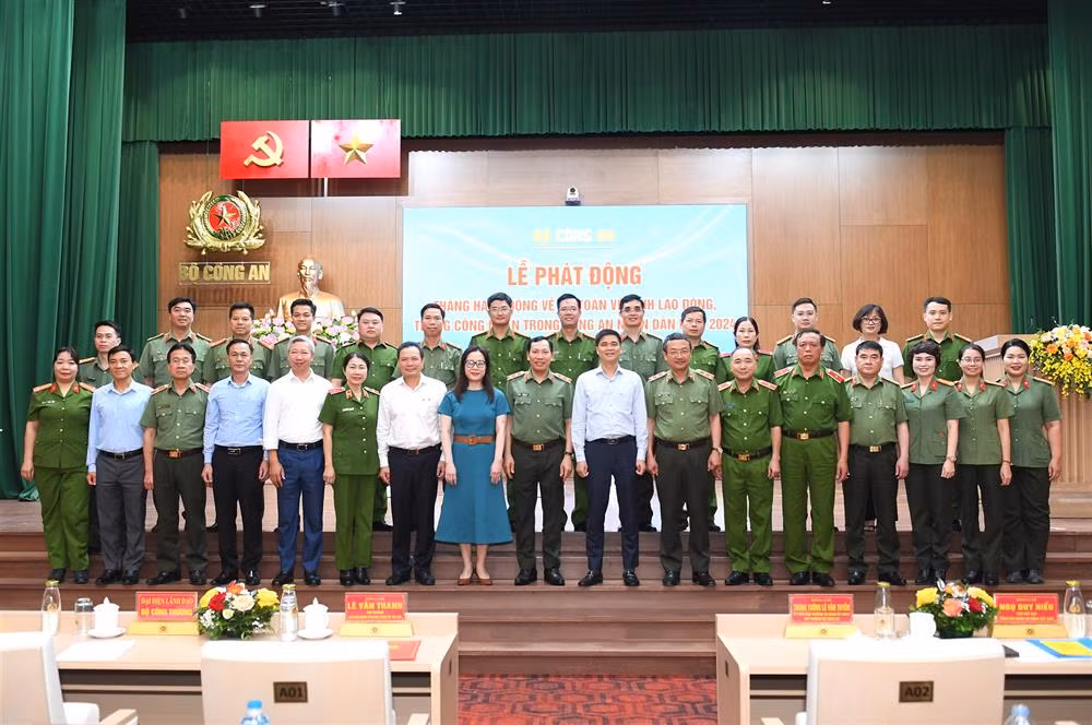 Bộ Công an phát động Tháng Công nhân và Tháng hành động về an toàn vệ sinh lao động trong CAND -0