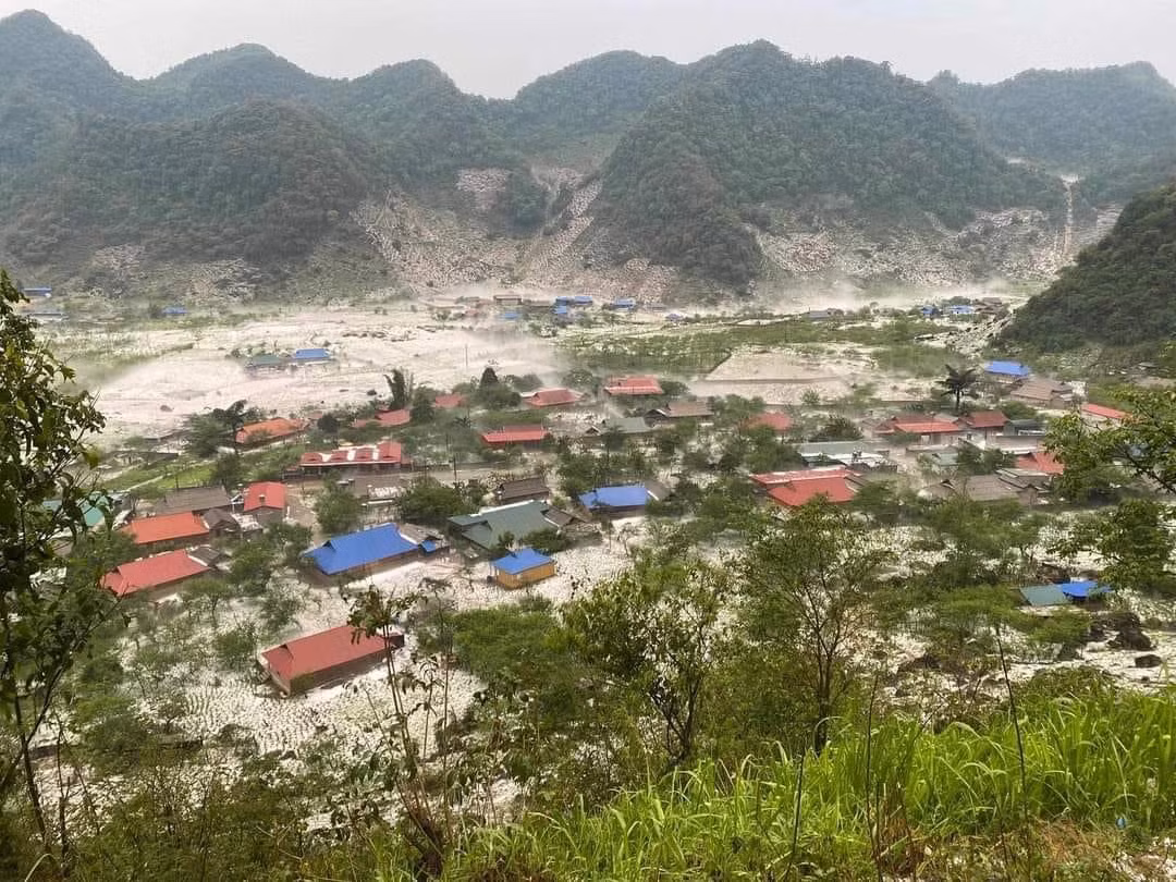 Mưa đá trắng trời gây hại hàng nghìn ha hoa màu của nhân dân -0