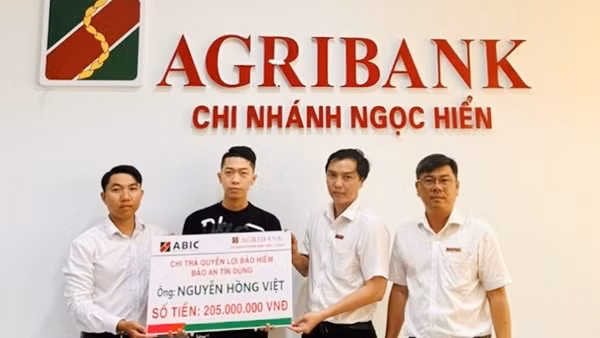 Bảo hiểm Agribank Kiên Giang chi trả gần 700 triệu đồng cho 3 khách hàng