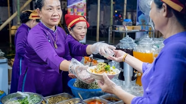 Tuần lễ ẩm thực ba miền hội tụ bên dòng sông Hương