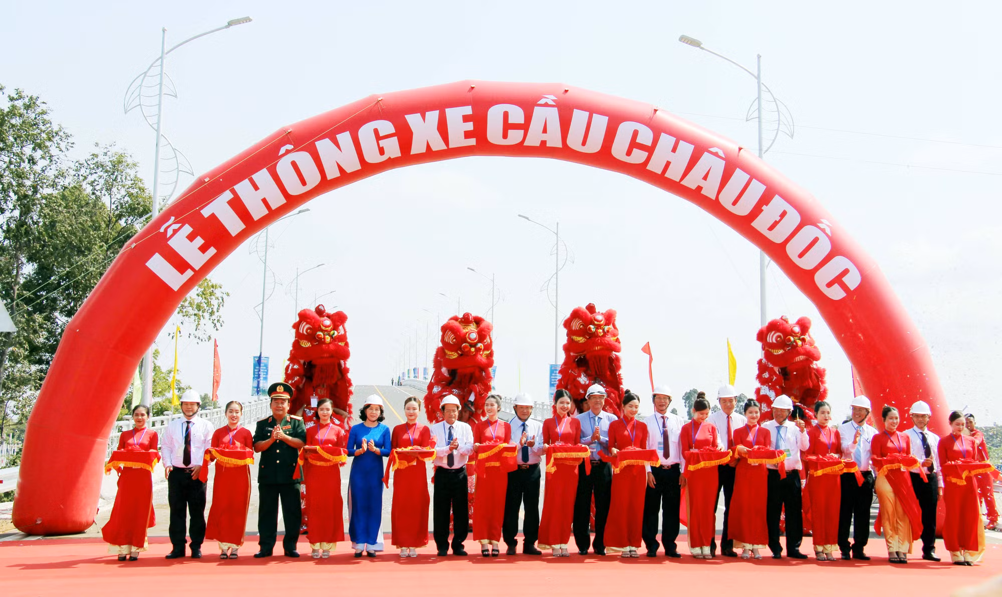 Thông xe cây cầu thứ 3 bắc qua sông Hậu -0