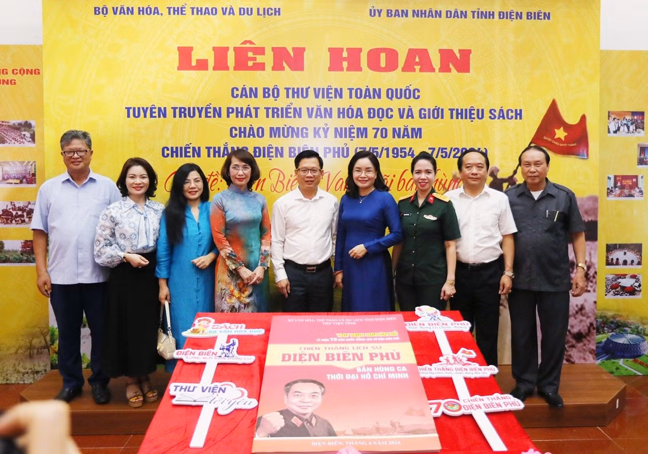 Tưng bừng liên hoan “Điện Biên – Vang mãi bản hùng ca” -0