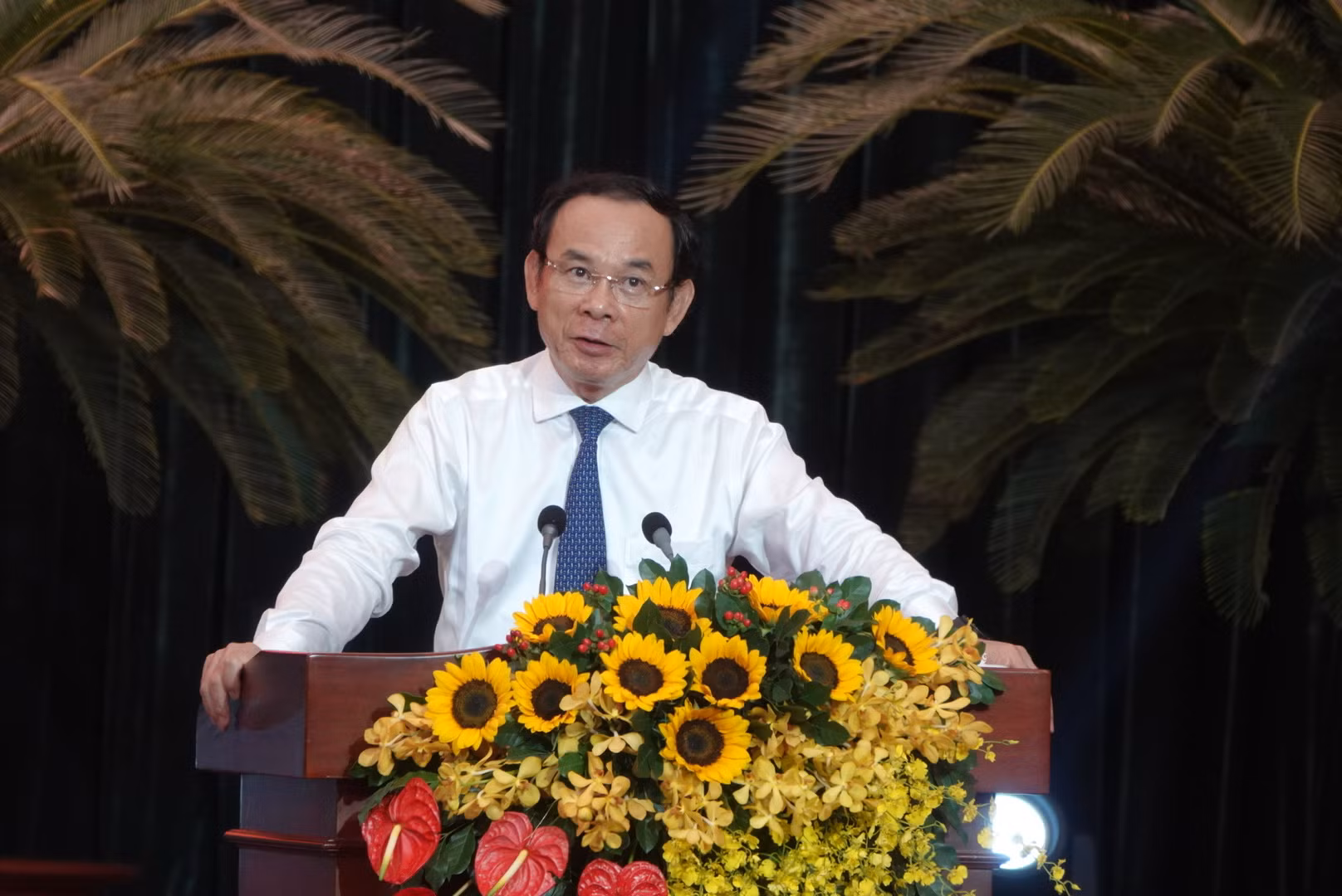 Để luôn xứng đáng với truyền thống của Chiến thắng Điện Biên Phủ và Đại thắng mùa xuân 1975 -0