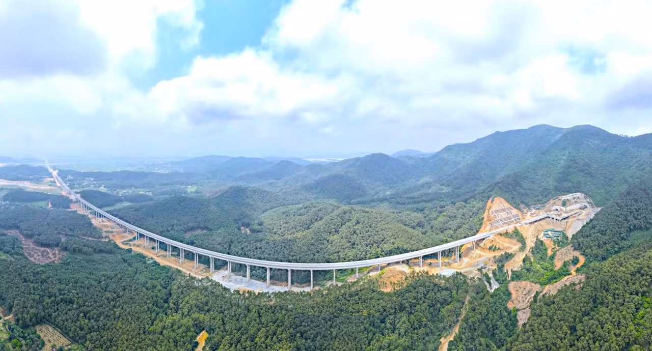 Ngắm vẻ đẹp kỳ vĩ của cao tốc Diễn Châu – Bãi Vọt trước ngày thông xe -0