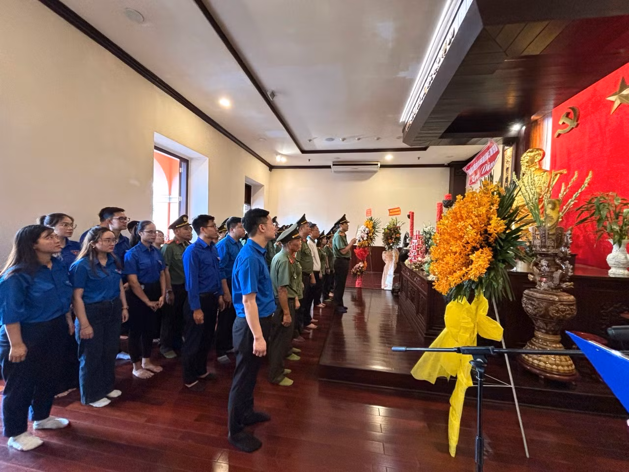 Tri ân người có công và thăm quan địa chỉ đỏ tại thành phố mang tên Bác -0