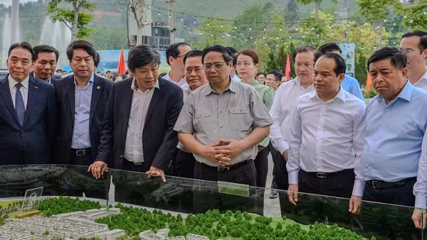 Thủ tướng thăm Cửa khẩu quốc tế Hữu Nghị và kiểm tra một số dự án phát triển kinh tế - xã hội tỉnh Lạng Sơn