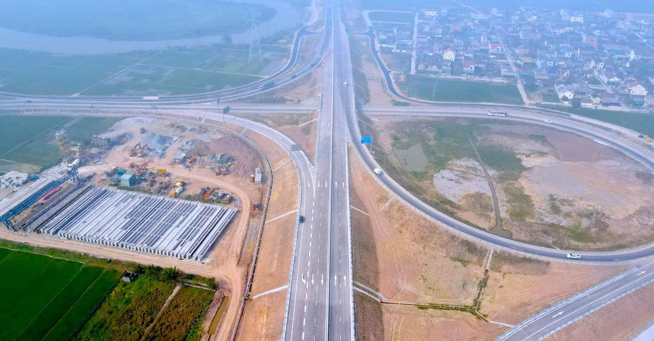 Ngắm vẻ đẹp kỳ vĩ của cao tốc Diễn Châu – Bãi Vọt trước ngày thông xe -0