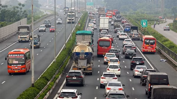 Ngày đầu nghỉ lễ,&nbsp;cao tốc Pháp Vân - Cầu Giẽ ùn dài