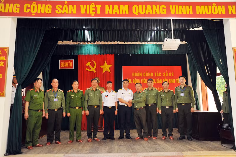 Mang đến Sinh Tồn, Cô Lin nghĩa tình của các cán bộ Công an -0