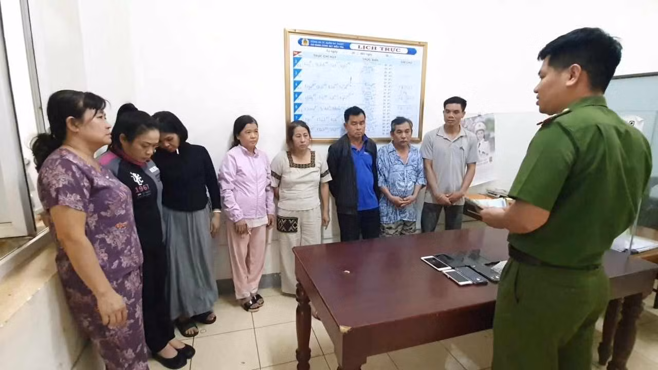 “Quý bà” U50 cầm đầu đường dây đánh bạc mỗi ngày giao dịch gần 500 triệu đồng -0