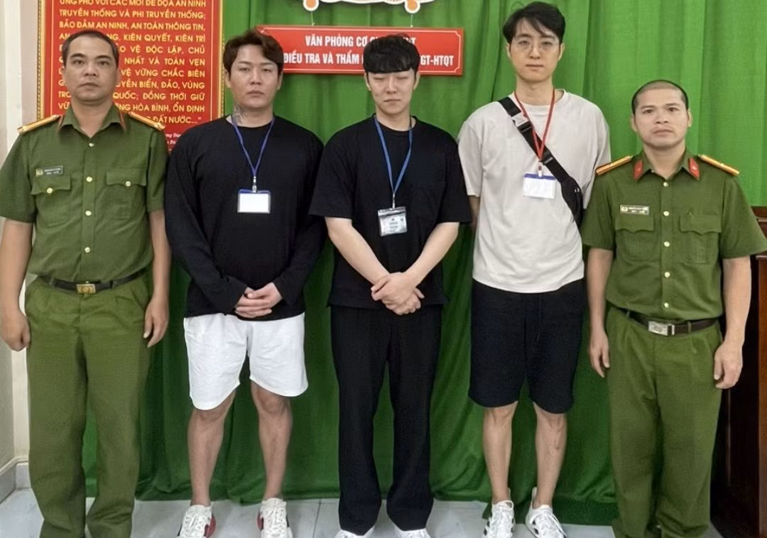 Bắt giữ, vận động, tiếp nhận được 11 đối tượng truy nã -0