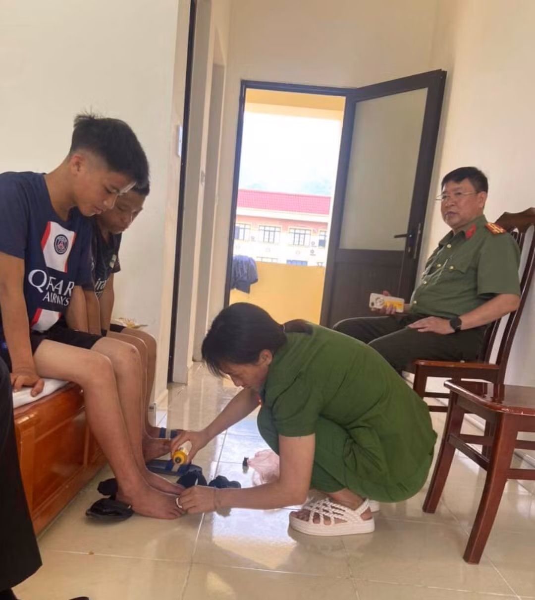Từ thông tin trên cơ sở dữ liệu quốc gia về dân cư tìm được gia đình cho 2 cháu người Mông “đi lạc” -0