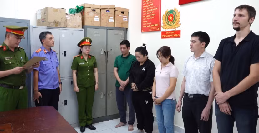 Triệt phá băng nhóm cho vay lãi nặng xuyên quốc gia, thu lợi bất chính hơn 4.627 tỷ đồng -0