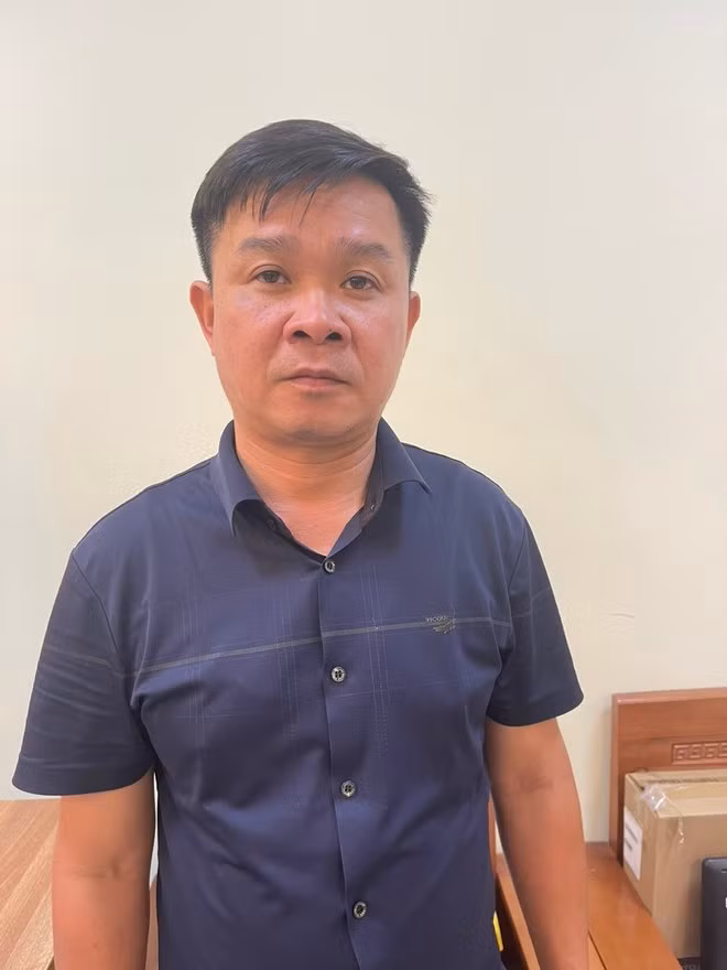 Khởi tố bị can đối với 2 đối tượng chuyên gom đất xen kẹt, gây rối tại trụ sở cơ quan Nhà nước -1