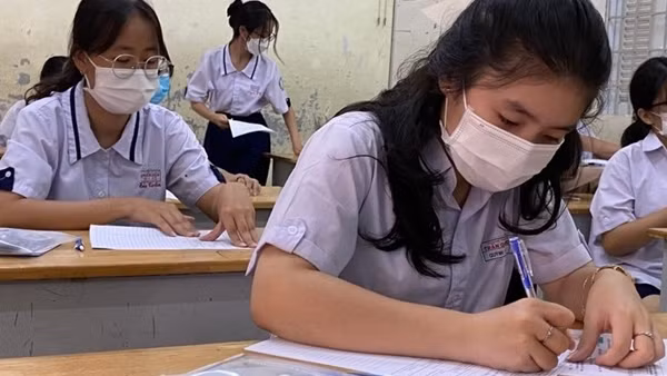 Ngày đầu tuyển sinh vào lớp 10: Thí sinh lo “hổng” kiến thức do học trực tuyến quá lâu