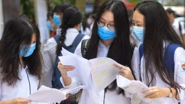 Ngày đầu tuyển sinh vào lớp 10: Thí sinh lo “hổng” kiến thức do học trực tuyến quá lâu ảnh 7