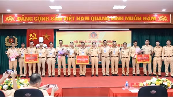 Công an TP Hải Phòng đoạt giải Nhất lái xe giỏi và an toàn CSGT phía Bắc