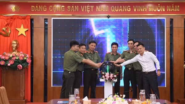 Vận hành Tổng đài tuyển sinh CAND 19000146