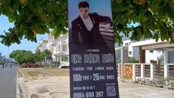 Vì sao liveshow&nbsp;ca nhạc "Khoảng trời thanh xuân" ở Phú Yên phải dừng biểu diễn ?