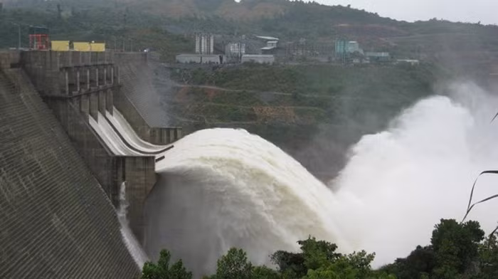 Mở cửa xả đáy hồ thủy điện Sơn La và hồ Hòa Bình -0