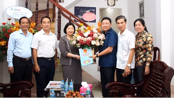 Nhiều đơn vị, địa phương chúc mừng Văn phòng thường trú Báo CAND khu vực ĐBSCL ảnh 4