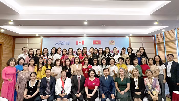 Phụ nữ CAND tích cực phấn đấu, phát huy vai trò gương mẫu -0