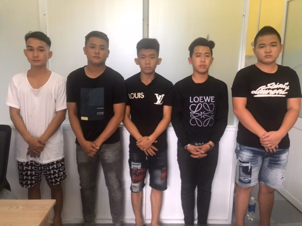 Hàng chục thanh niên mang mã tấu, dao, kiếm “xử” nhau từ chuyện chạy xe “nẹt” pô -2