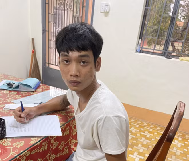 Tạm giữ nghi can cướp giật tài sản -0