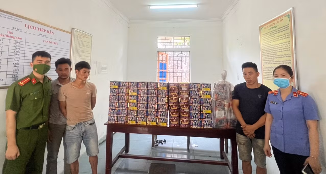 Bí mật trong những thùng đựng hải sản -0