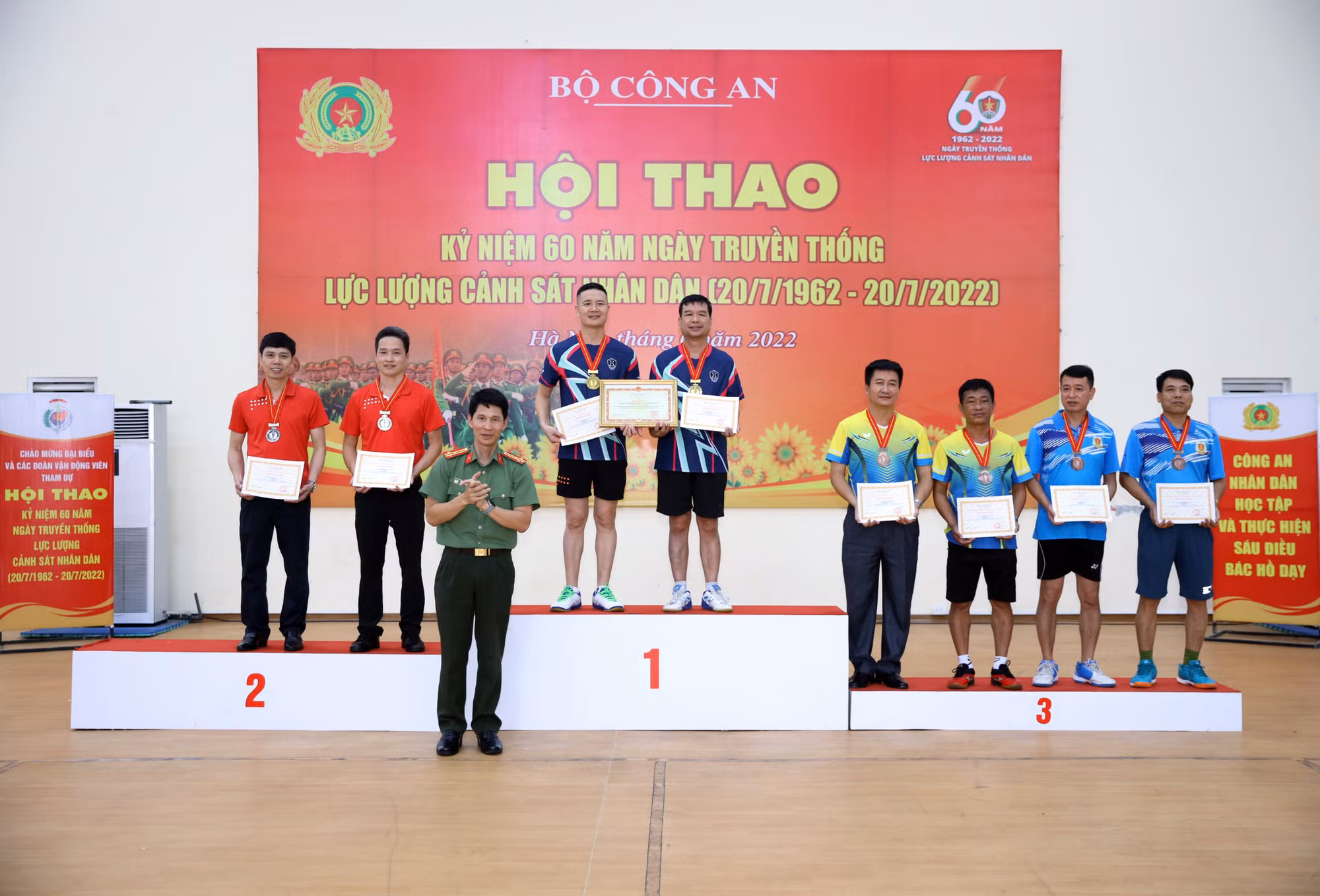 Trao 37 bộ huy chương tại Hội thao kỷ niệm 60 năm Ngày truyền thống lực lượng CSND -0