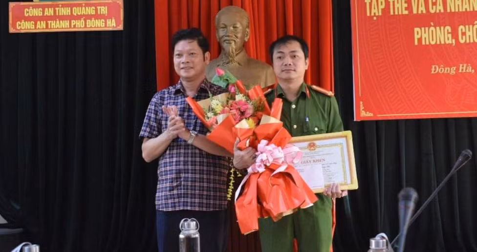 Khen thưởng đột xuất vụ bắt giữ 5.400 viên ma túy tổng hợp -0