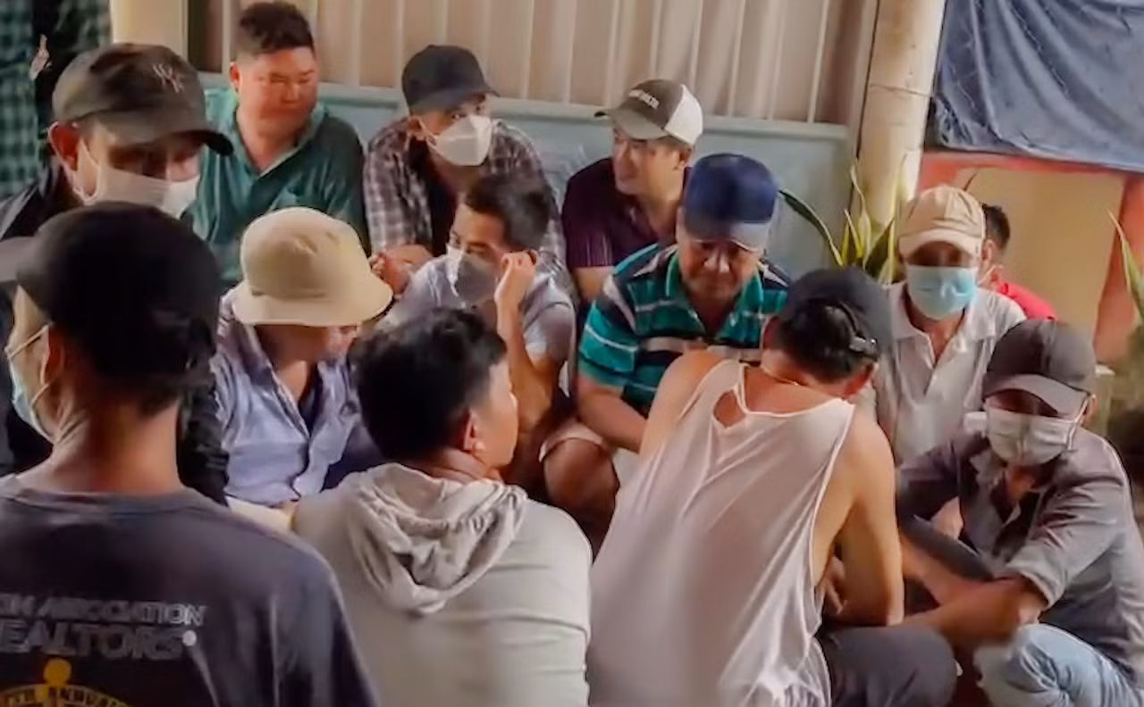 Bắt 16 đối tượng, tạm giữ 100 triệu đồng tại tụ điểm đánh bạc ở Vĩnh Long -0