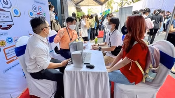 Gần 5.000 người tham gia Ngày hội Triển lãm Công nghệ và Tuyển dụng 2022