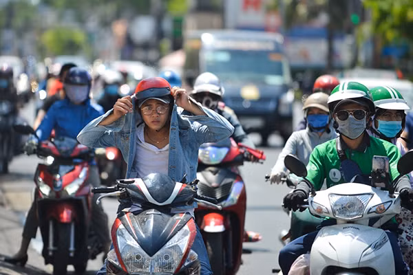 Miền Trung nắng rát người.