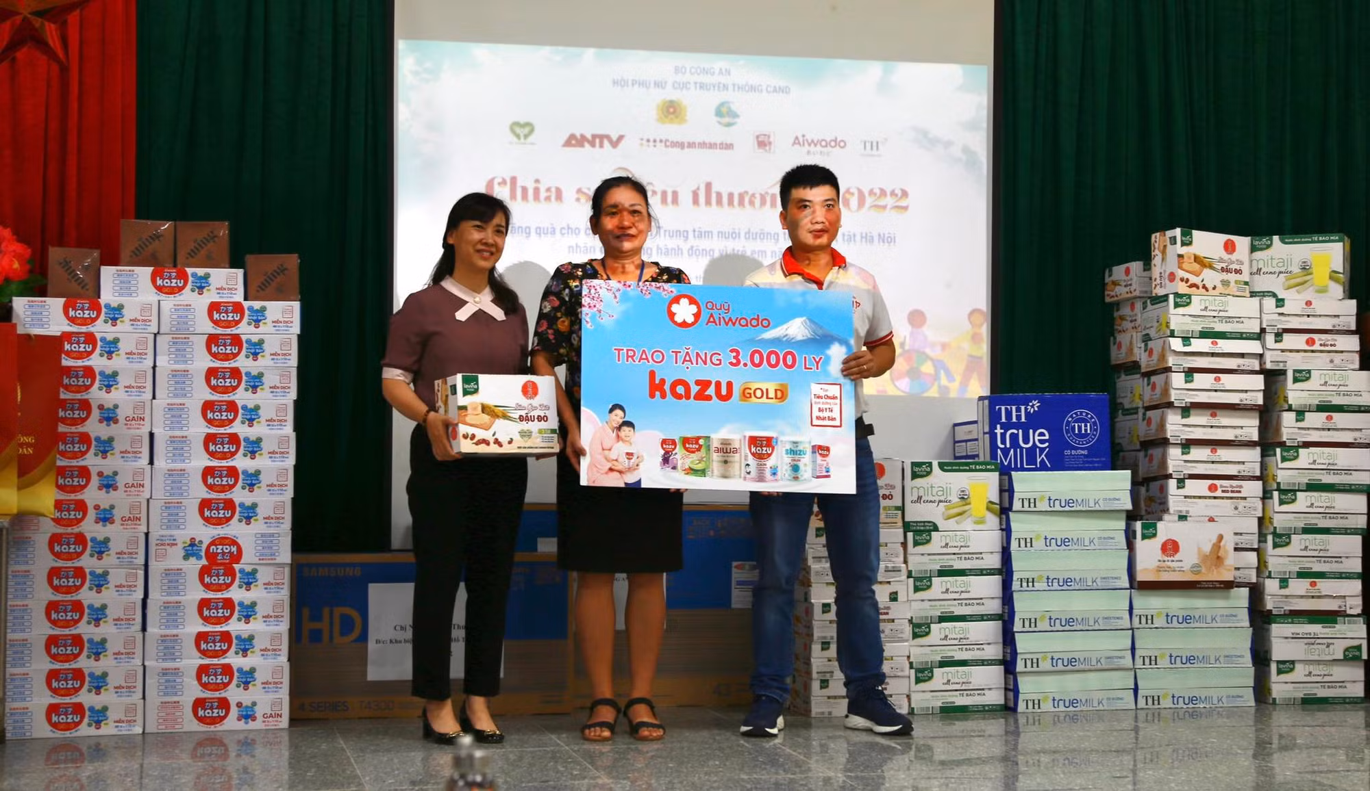 Chia sẻ yêu thương đến trẻ em kém may mắn -0