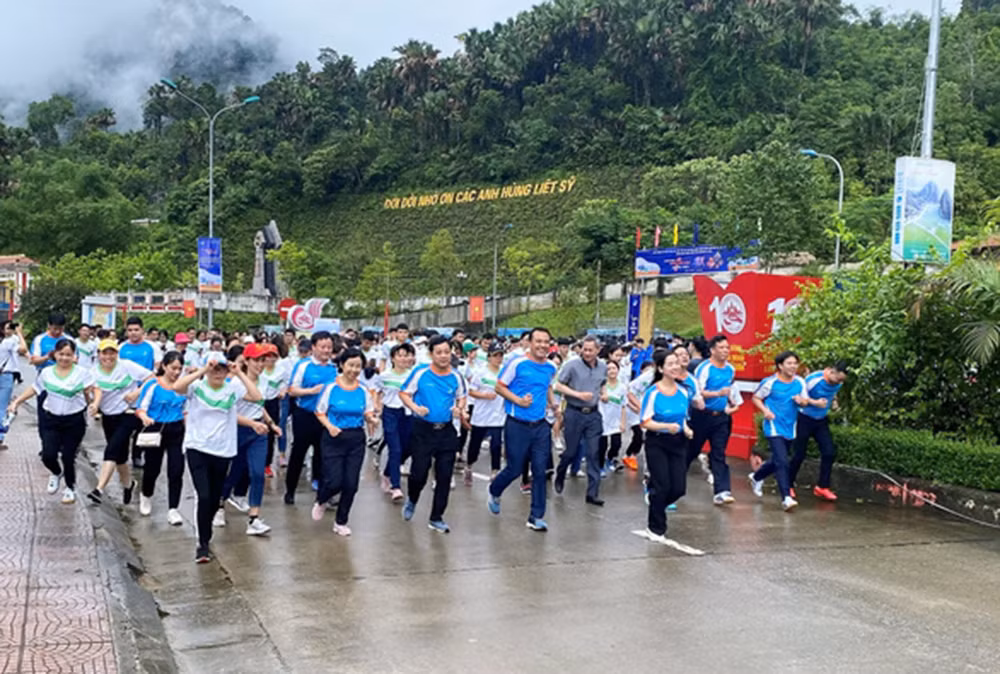 Khởi động chặng 5 Chương trình “Những bước chân vì cộng đồng” -0