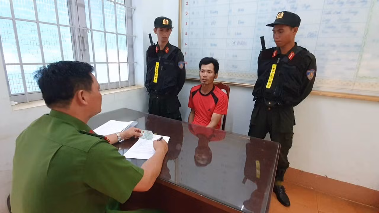 Bắt đối tượng truy nã trốn khỏi địa phương -0