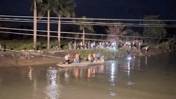 Phát hiện thi thể cháy đen trong chiếc xe cháy rụi ở Vĩnh Phúc ảnh 3