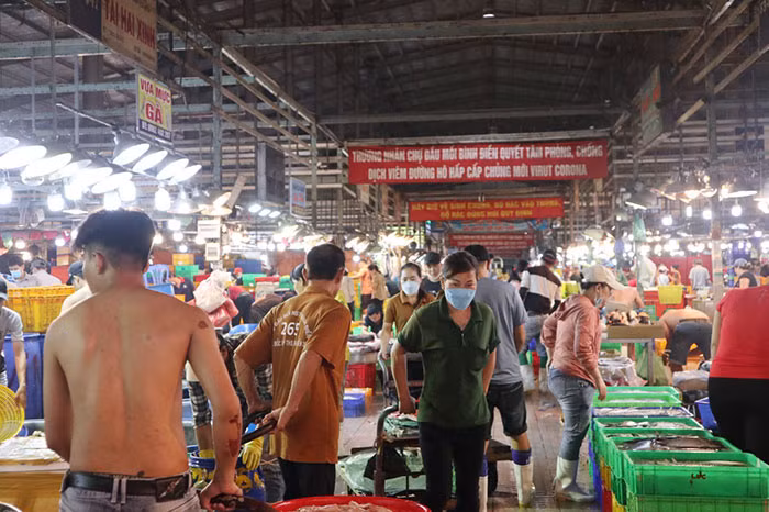 Phận nữ cửu vạn ở chợ đêm Bình Điền -0