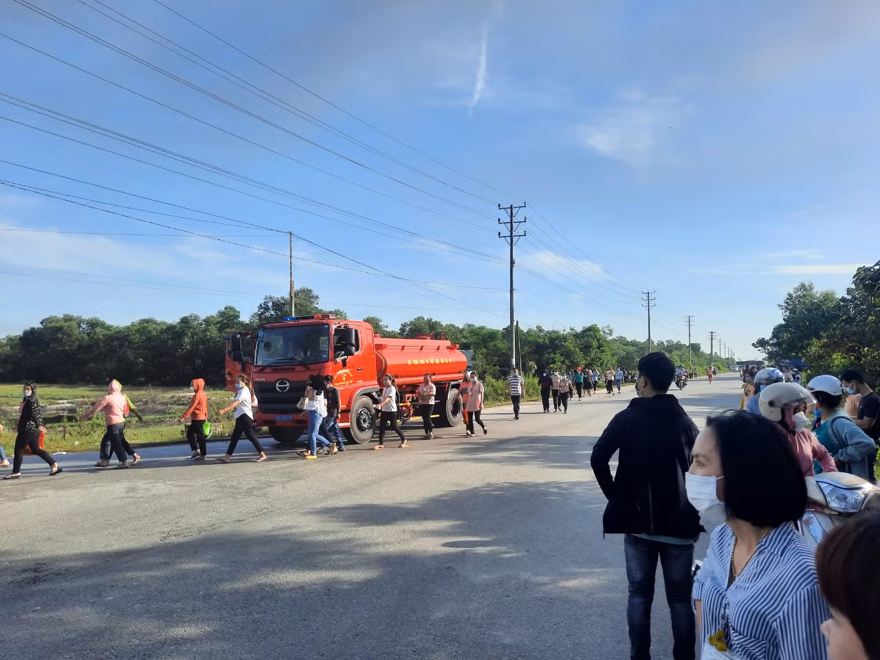 Cháy lớn tại nhà máy may Scavi ở khu công nghiệp Phong Điền -0