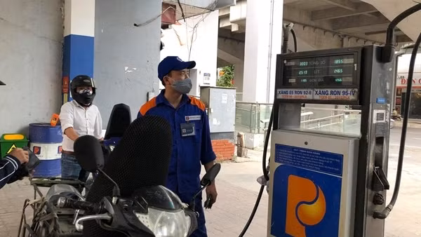Giảm 2.000 đồng thuế bảo vệ môi trường đối với xăng từ 1/4 ảnh 4