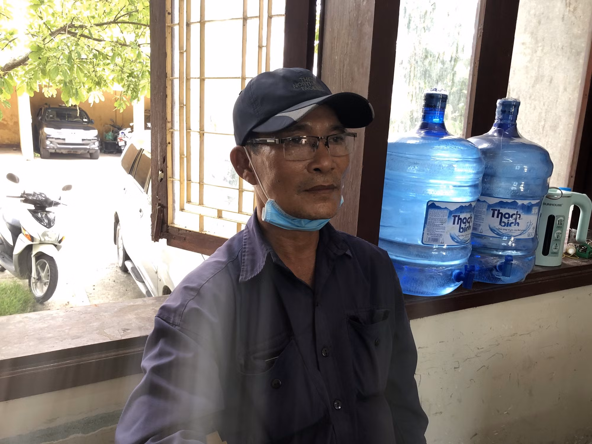 Bắt kẻ dùng súng cướp tiệm vàng trốn truy nã 30 năm -0