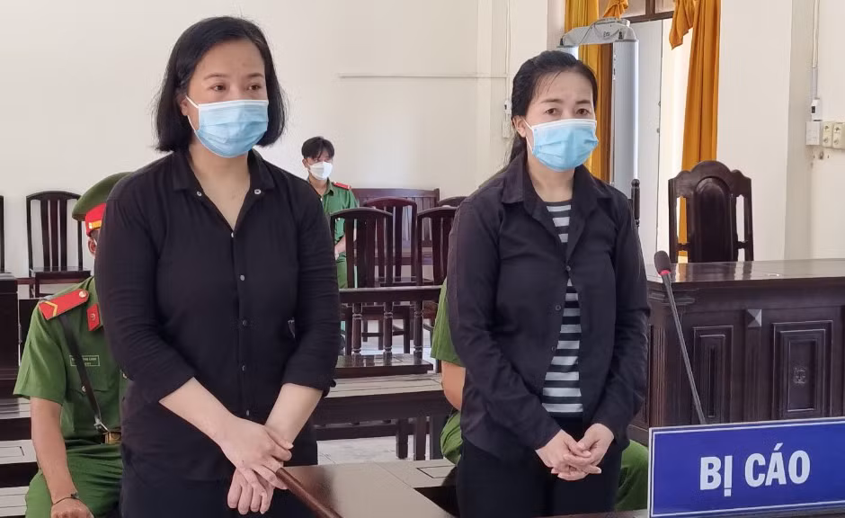 Chị em ruột lãnh án tù vì làm giả giấy tờ đất -0