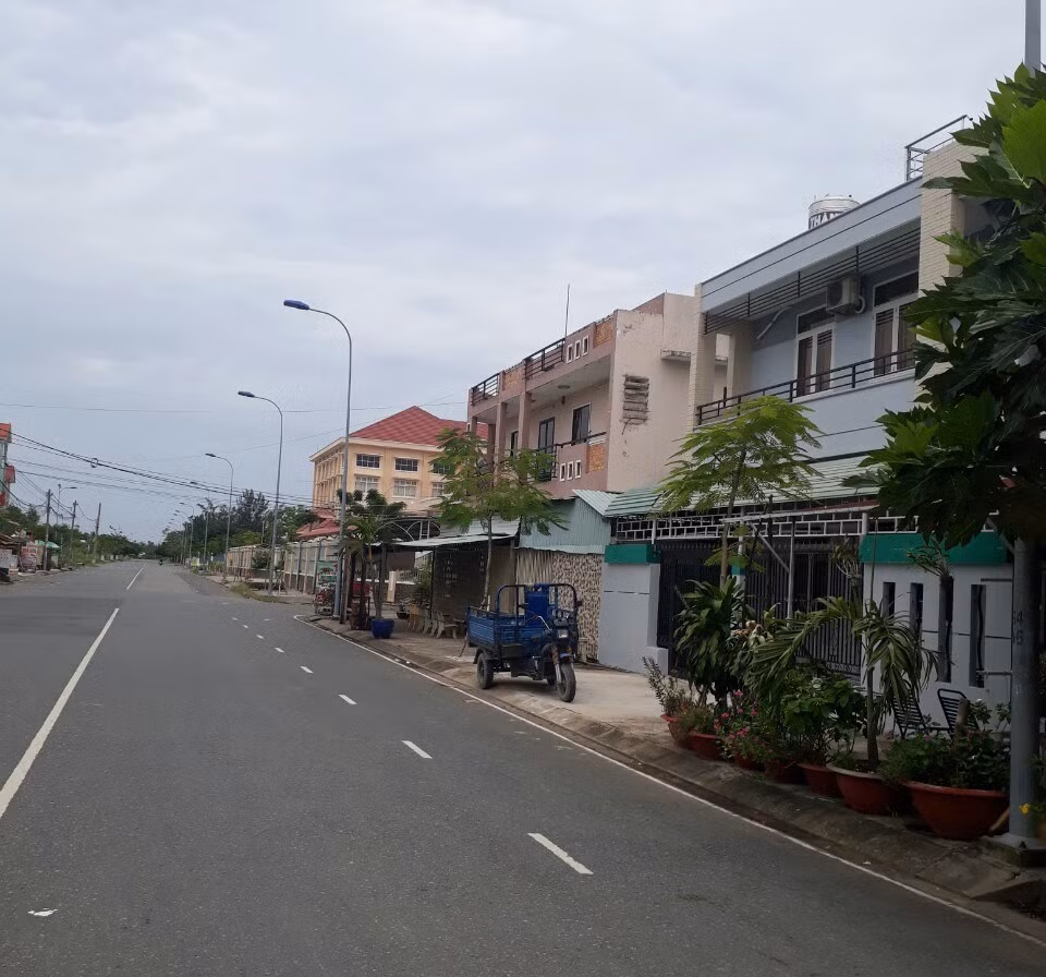 Bắt tạm giam thêm 3 bị can trong vụ bán rẻ 24.984 m2 đất khu tái định cư -0