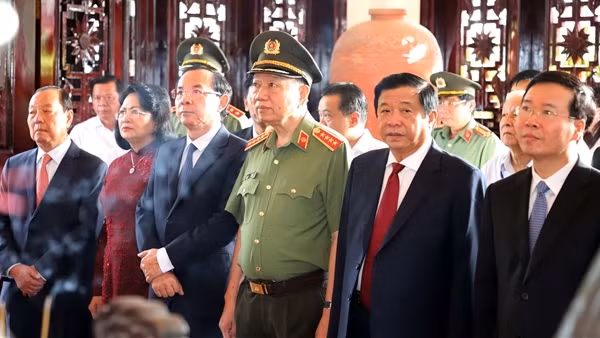 Lãnh đạo Đảng, Nhà nước dâng hương tưởng niệm cố Chủ tịch Hội đồng Bộ trưởng Phạm Hùng