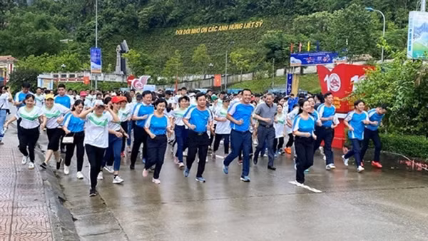 Khởi động chặng 5 Chương trình “Những bước chân vì cộng đồng”