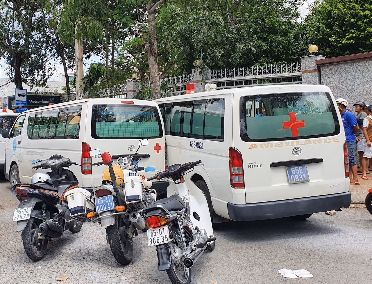 Khống chế đối tượng ngáo đá vào bệnh viện trộm xe cấp cứu -0