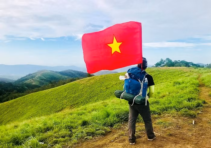 Ngỡ ngàng cung đường “đẹp nhất trời Nam” -0