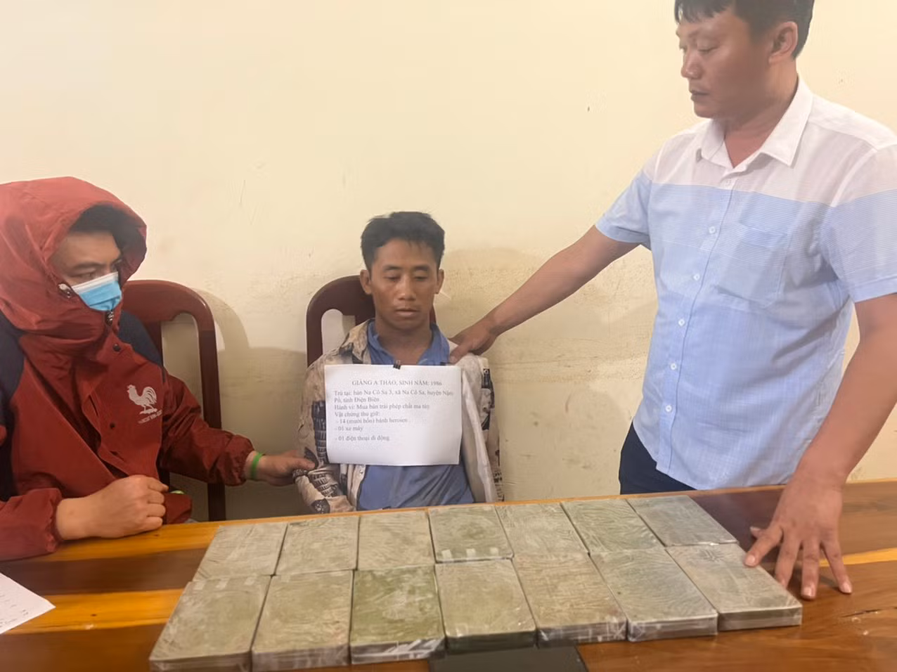 Bắt đối tượng “cõng” 14 bánh ma túy từ Lào vào Việt Nam tiêu thụ -0