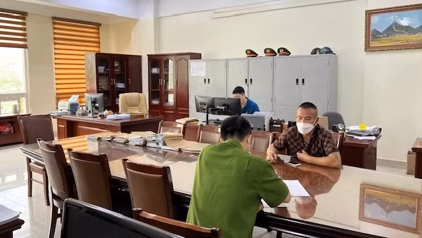 Bị khởi tố vì giật hồ sơ từ tay thẩm phán rồi bỏ chạy